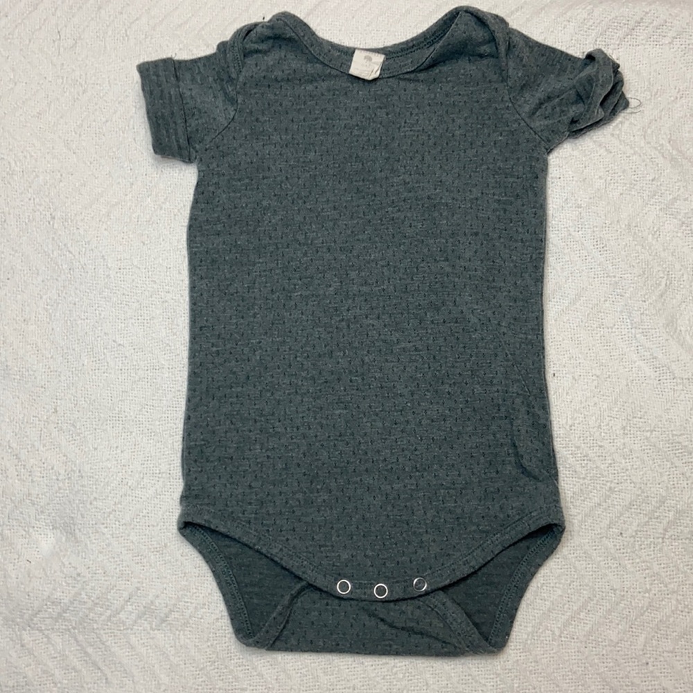 Kate Quinn 6-12m rolled sleeve onesie